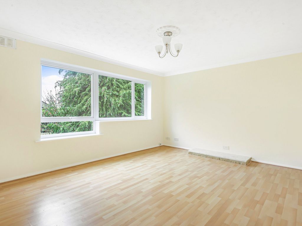 2 bed flat for sale in Pine Grove, Weybridge KT13, £269,500