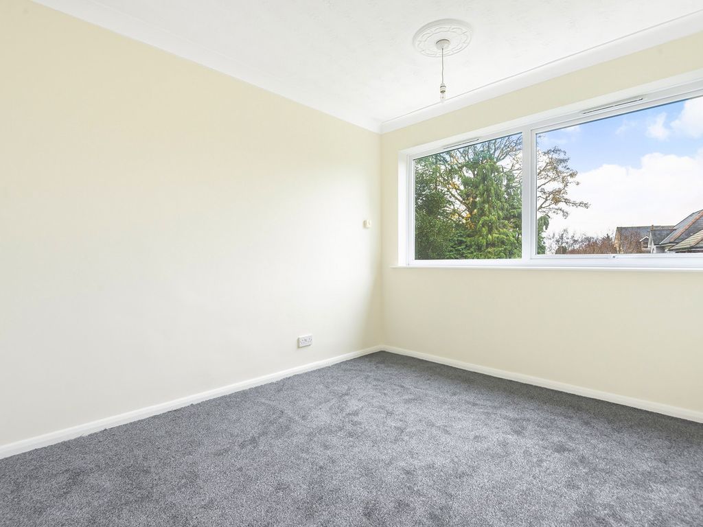 2 bed flat for sale in Pine Grove, Weybridge KT13, £269,500