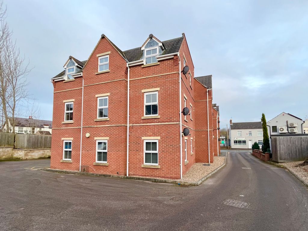 2 bed flat to rent in Palace Close, Loughborough LE12, £750 pcm