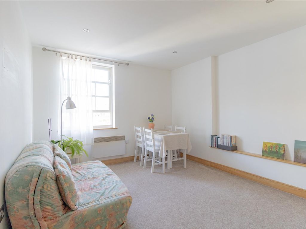 1 bed flat to rent in High Street, Cheltenham GL50, £675 pcm