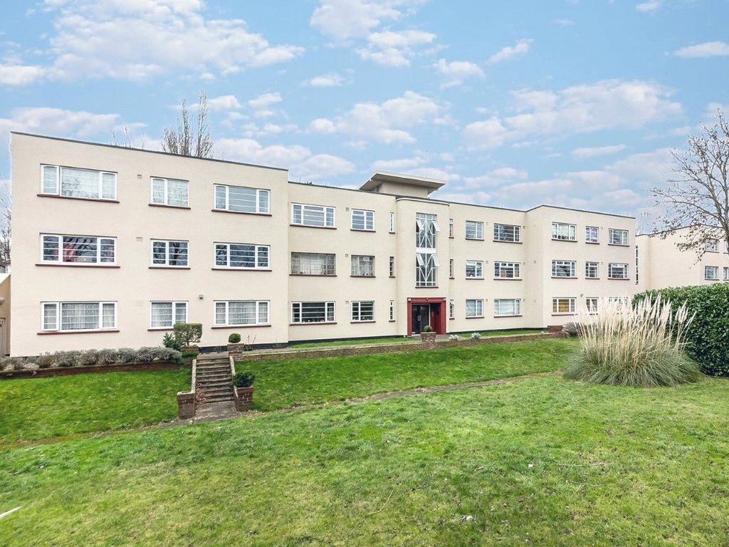2 bed flat for sale in Brighton Road, Purley CR8, £290,000