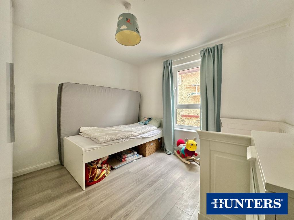 2 bed detached bungalow to rent in Brinkley Road, Worcester Park KT4, £2,500 pcm