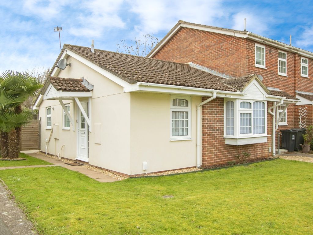 2 bed bungalow for sale in Garsdale Close, Bearcross, Bournemouth, Dorset BH11, £279,950