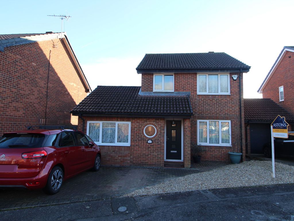 4 bed detached house for sale in Burgess Gardens, Newport Pagnell MK16, £450,000