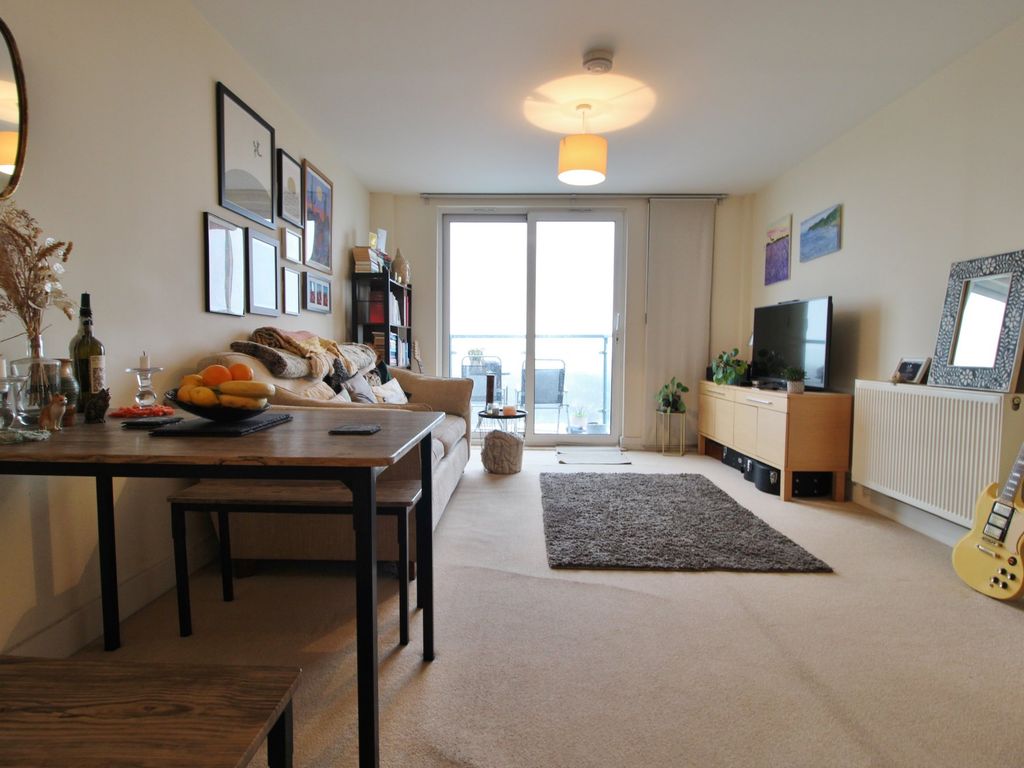 1 bed flat for sale in Fratton Way, Southsea PO4, £142,500