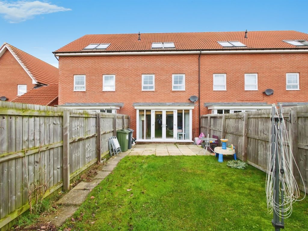 4 bed town house for sale in Heathside, Huntington, York YO32, £425,000