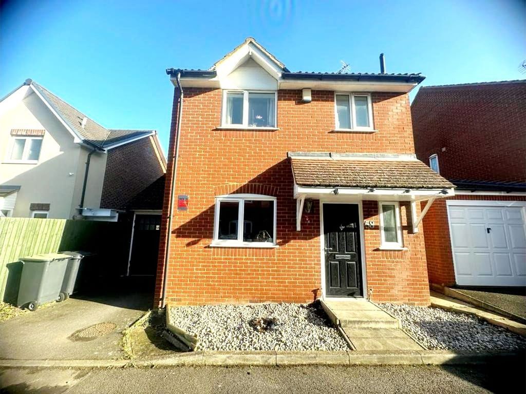 4 bed detached house for sale in Ely Way, Luton LU4, £400,000
