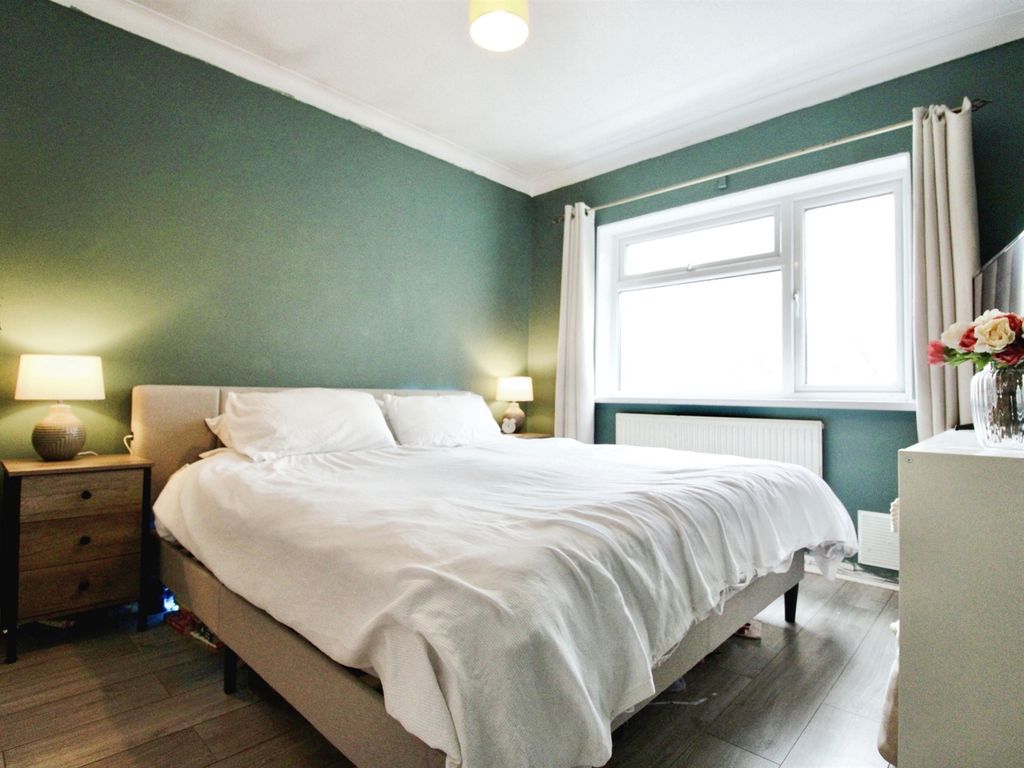 2 bed flat for sale in Heol Pentwyn, Cardiff CF14, £175,000