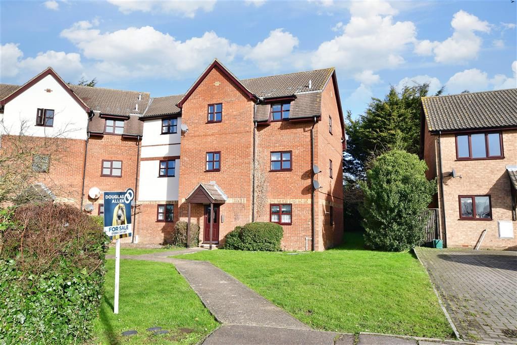 1 bed flat for sale in Hillwood Grove, Wickford, Essex SS11, £160,000
