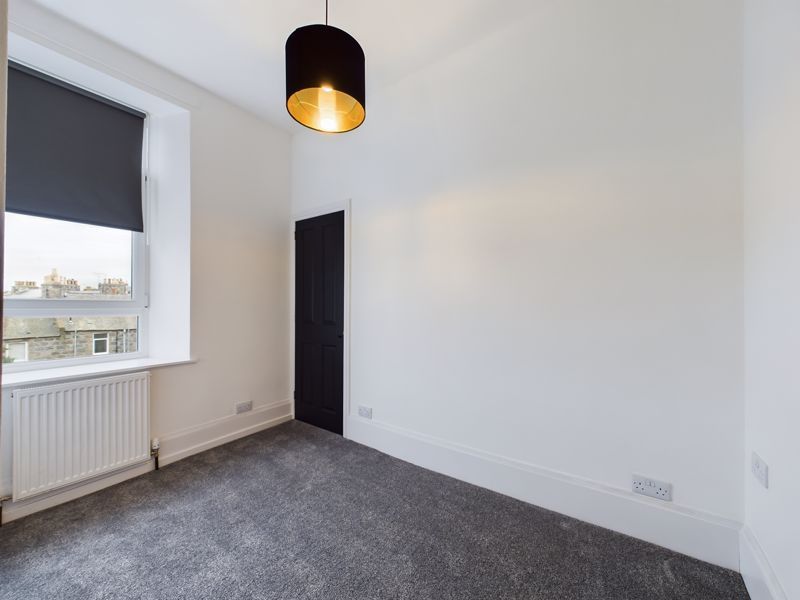 2 bed flat for sale in Union Grove, Aberdeen AB10, £120,000