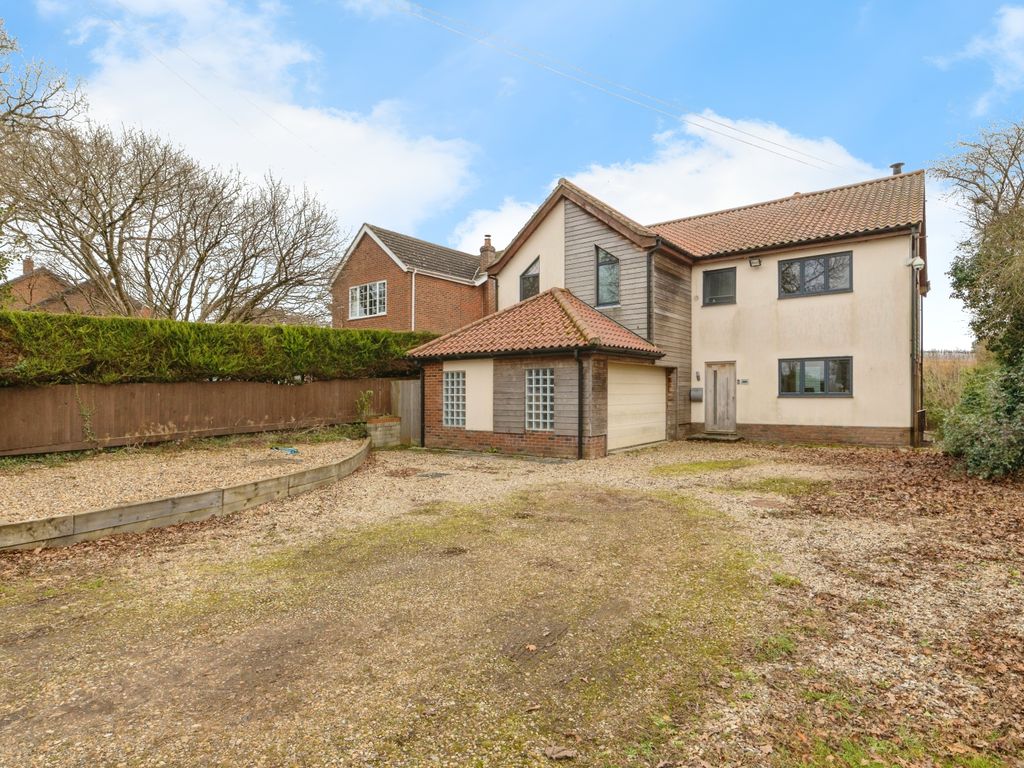 4 bed detached house for sale in Mill Road, Barnham Broom, Norwich, Norfolk NR9, £600,000