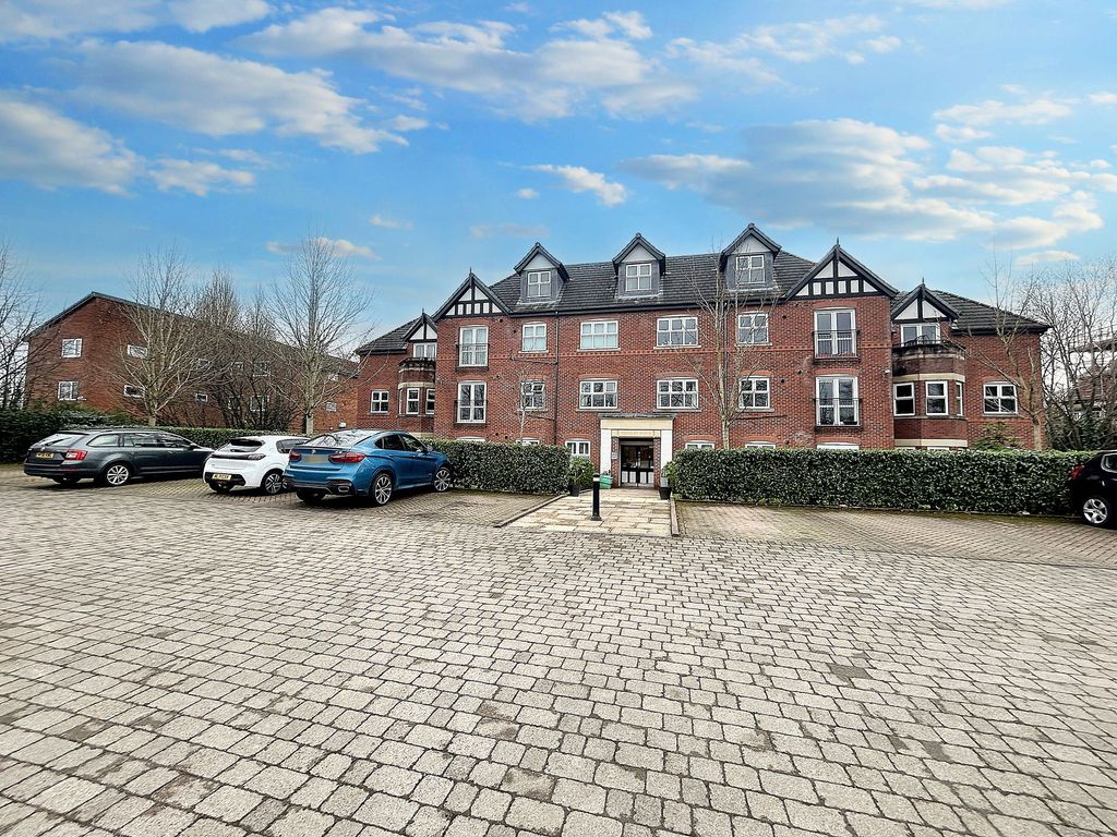 2 bed flat for sale in Worsley Road, Swinton M27, £235,000