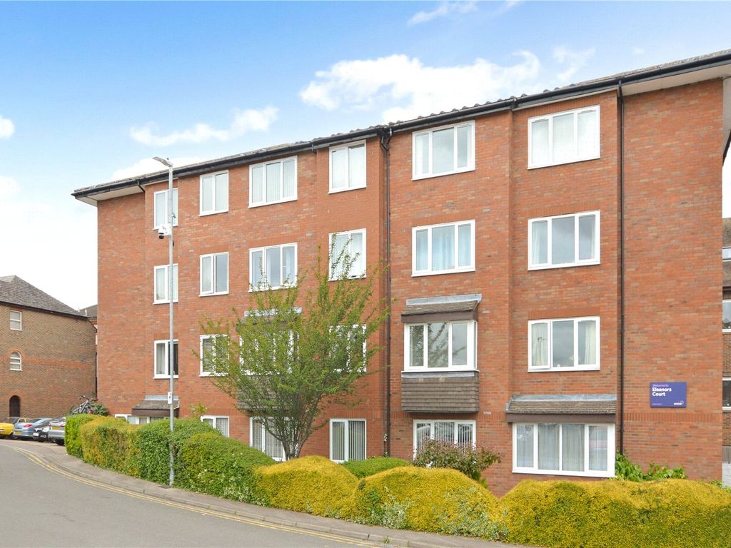 2 bed flat for sale in Albion Street, Dunstable, Bedfordshire LU6, £140,000