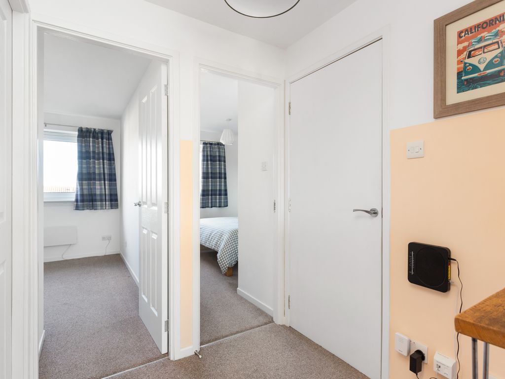 2 bed flat for sale in 14/5 Juniper Place, Juniper Green EH14, £190,000