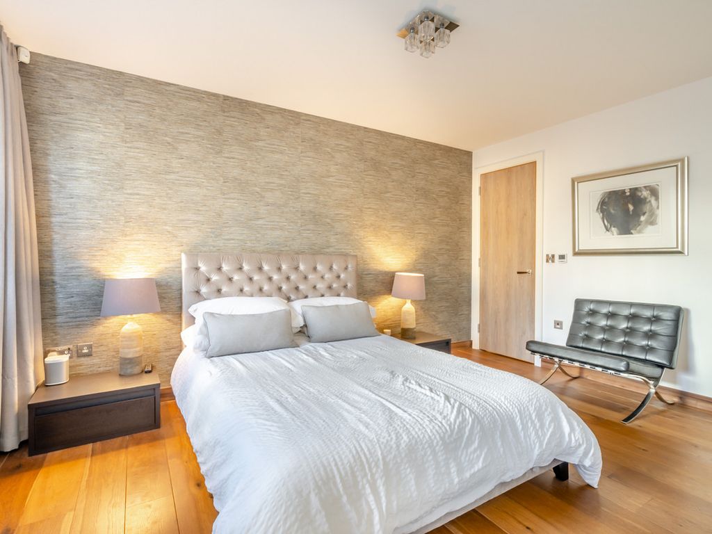 3 bed flat for sale in Goldington Road, Bedford MK40, £685,000