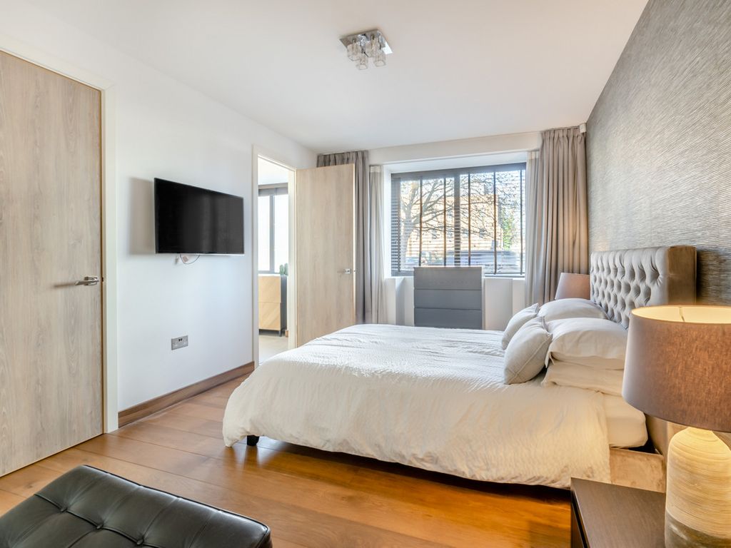 3 bed flat for sale in Goldington Road, Bedford MK40, £685,000
