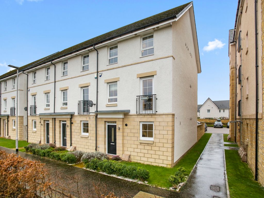 3 bed town house for sale in 11 Cowgill Gardens, Liberton, Edinburgh EH16, £360,000