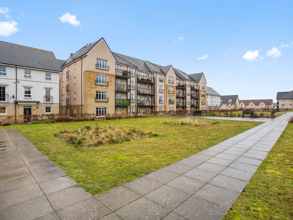 3 bed town house for sale in 11 Cowgill Gardens, Liberton, Edinburgh EH16, £360,000