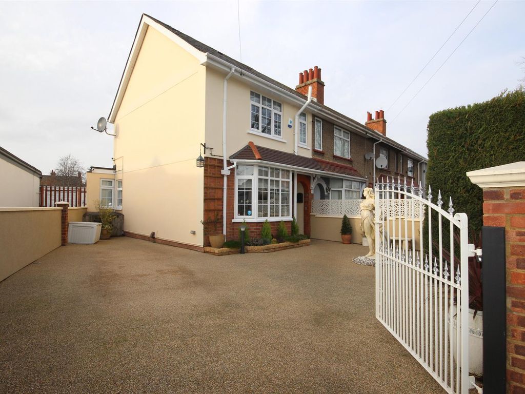 3 bed end terrace house for sale in Elstow Road, Elstow, Bedford MK42, £350,000