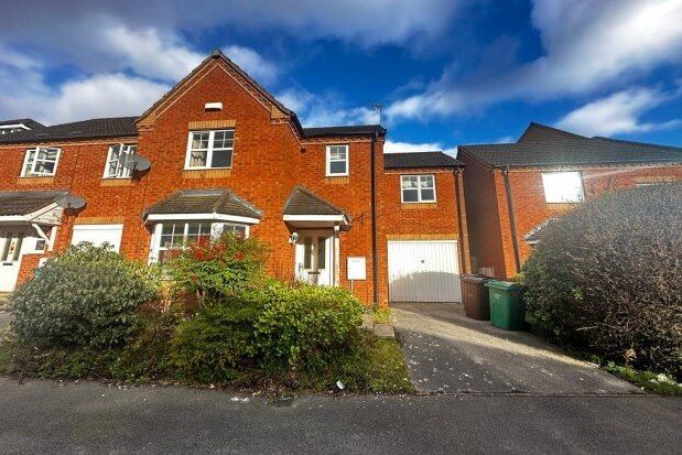 4 bed property to rent in Edmonstone Crescent, Nottingham NG5, £1,350 pcm