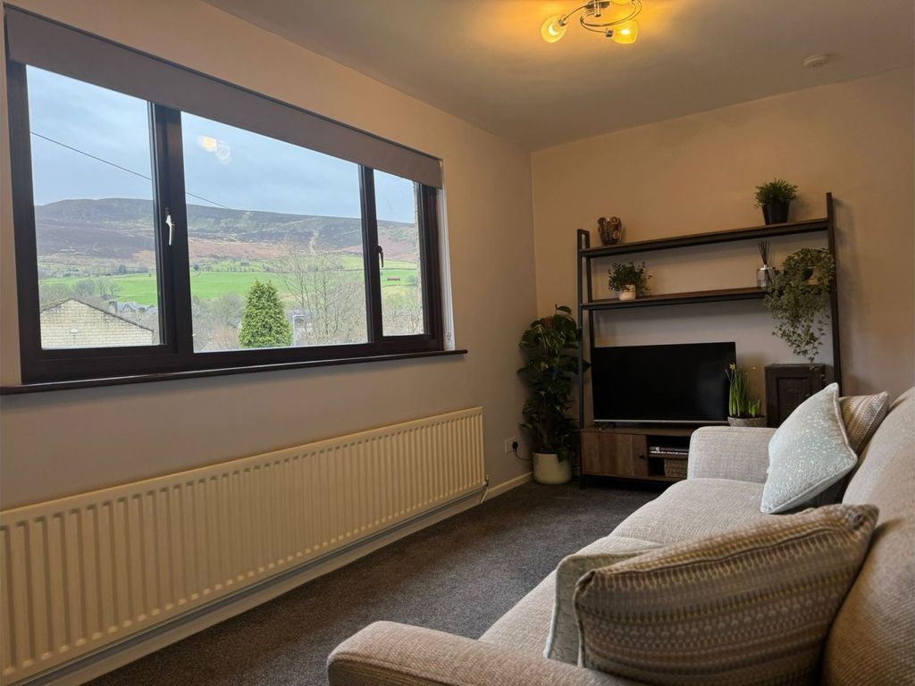 1 bed flat for sale in Chew Brook Drive, Oldham OL3, £150,000
