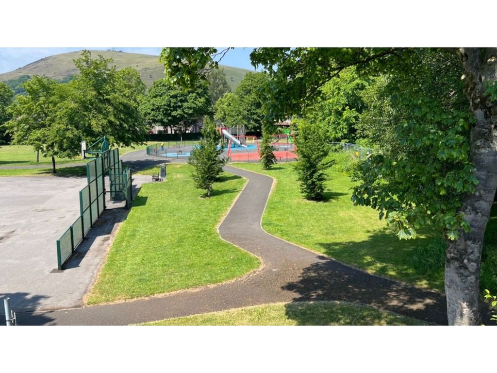 1 bed flat for sale in Chew Brook Drive, Oldham OL3, £150,000