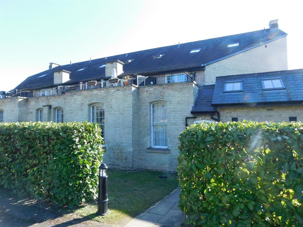 1 bed flat to rent in Pryor Wing, Kingsley Avenue, Stotfold SG5, £1,200 pcm