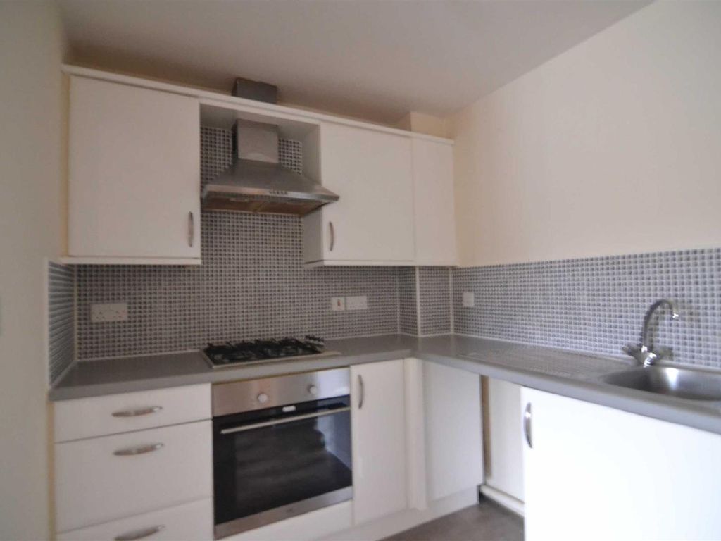 1 bed flat for sale in Roeburn Close, Wibsey, Bradford BD6, £65,000
