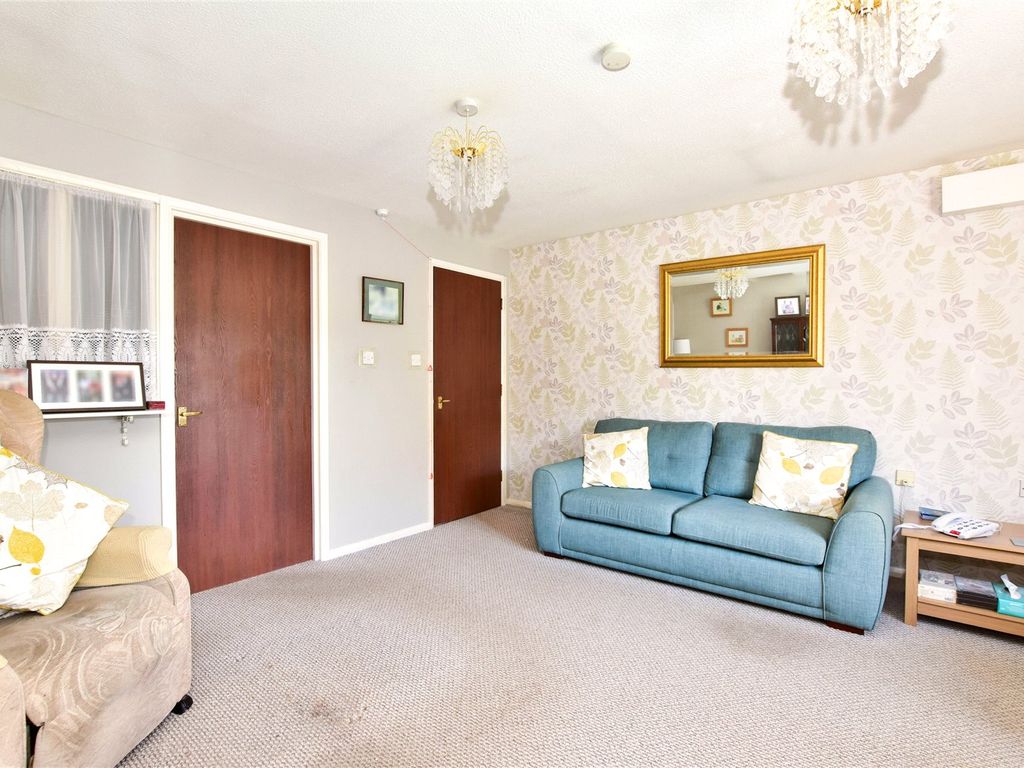1 bed flat for sale in The Grange, High Street, Abbots Langley WD5, £165,000