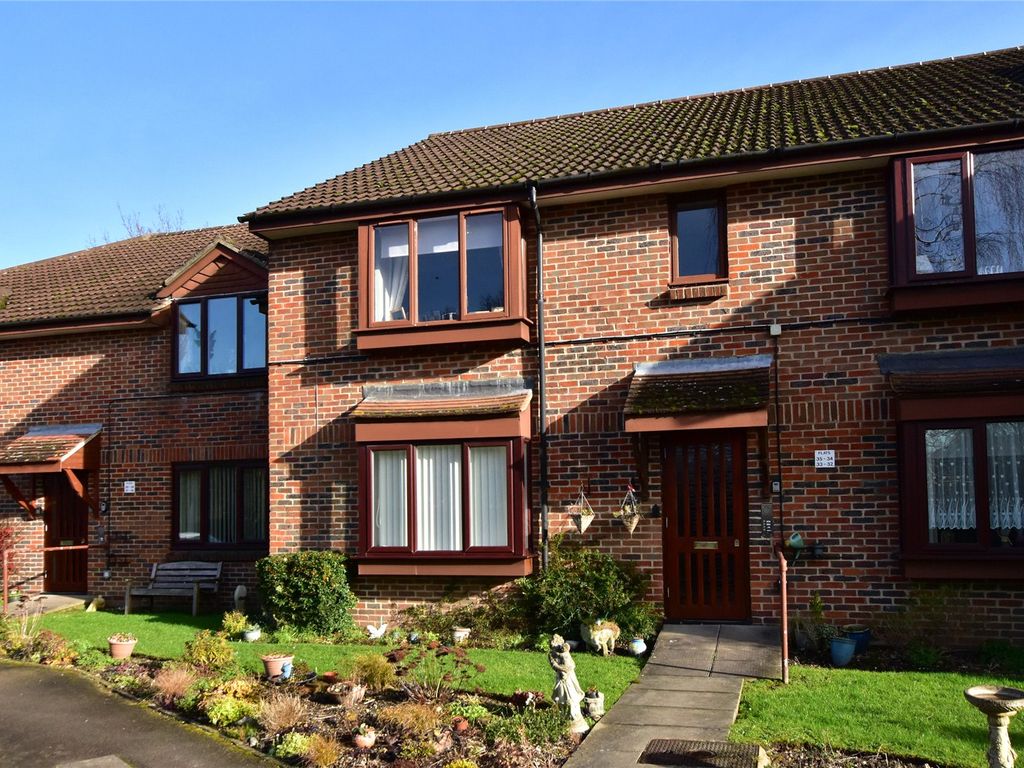 1 bed flat for sale in The Grange, High Street, Abbots Langley WD5, £165,000