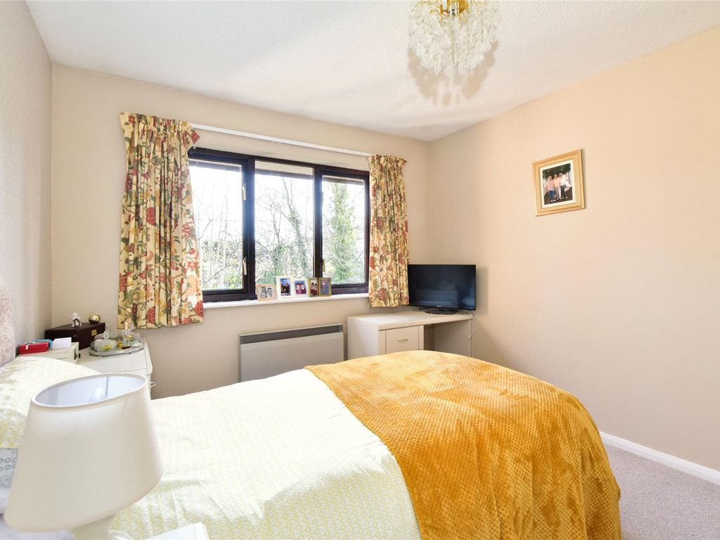 1 bed flat for sale in The Grange, High Street, Abbots Langley WD5, £165,000