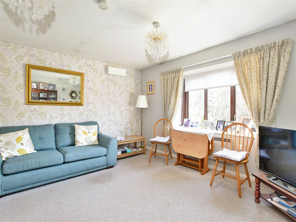 1 bed flat for sale in The Grange, High Street, Abbots Langley WD5, £165,000