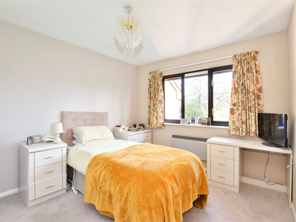 1 bed flat for sale in The Grange, High Street, Abbots Langley WD5, £165,000