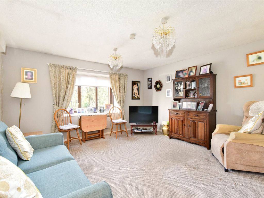 1 bed flat for sale in The Grange, High Street, Abbots Langley WD5, £165,000