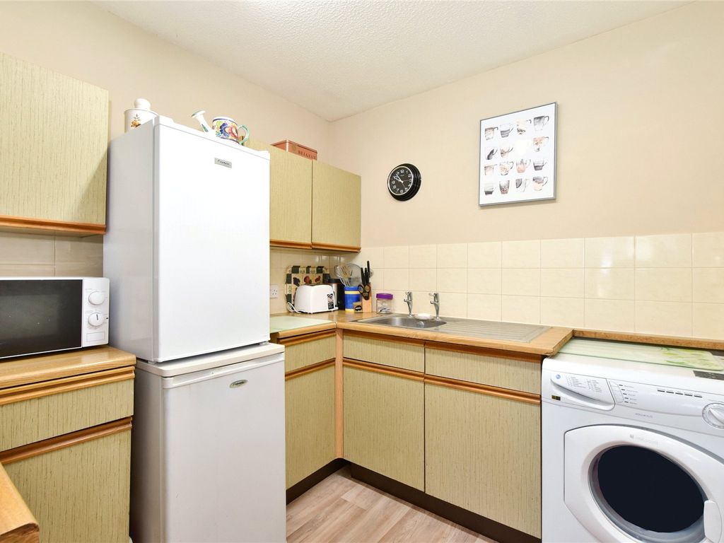 1 bed flat for sale in The Grange, High Street, Abbots Langley WD5, £165,000