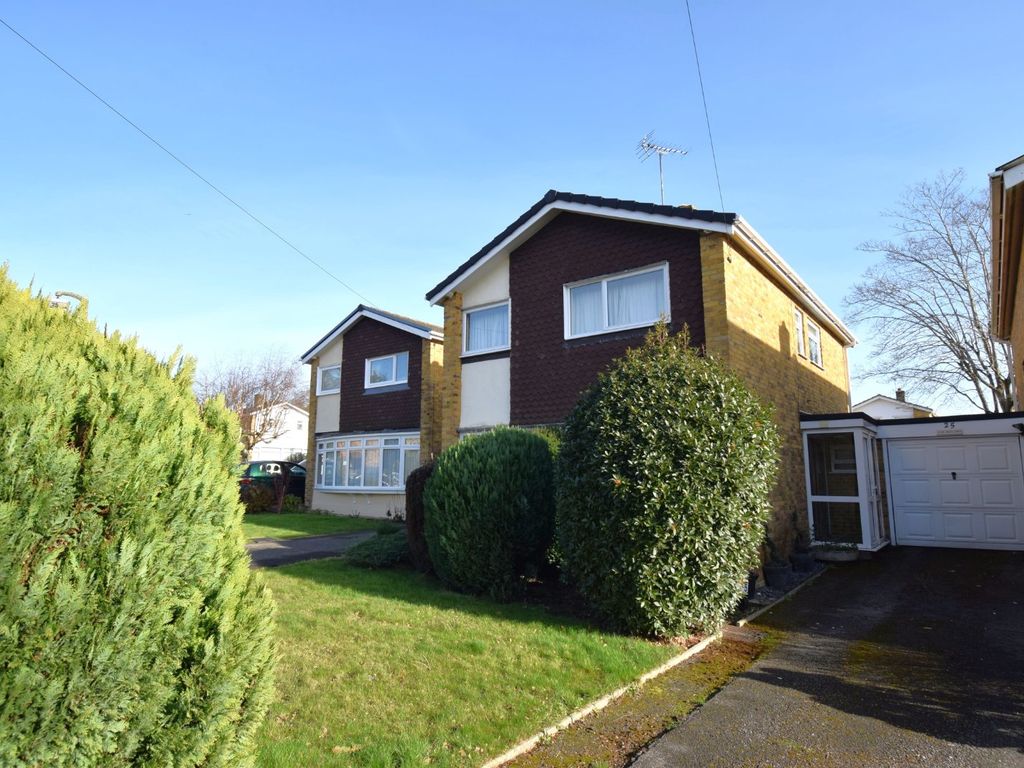 3 bed semi-detached house for sale in St. Peters Close, Burnham, Buckinghamshire SL1, £565,000