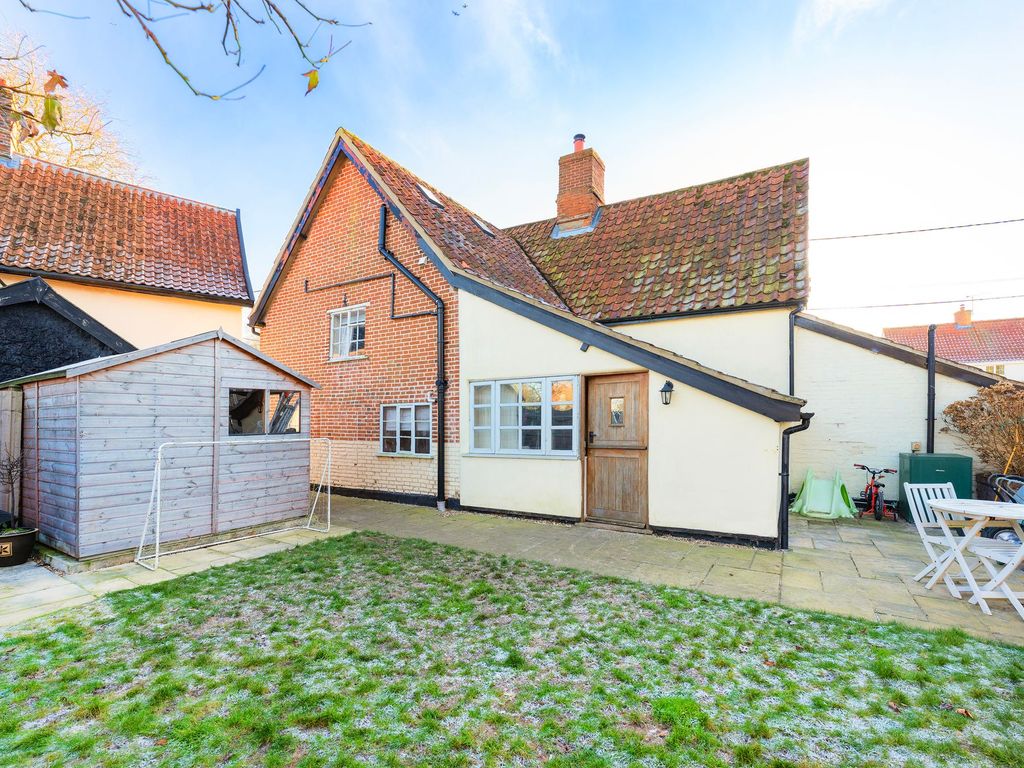 4 bed detached house for sale in Withersdale Street, Mendham IP20, £495,000