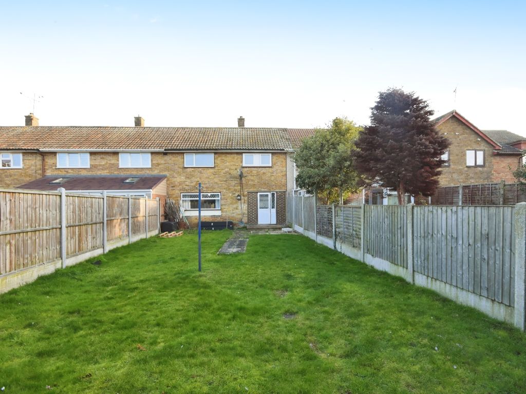 2 bed terraced house for sale in Chesterford Gardens, Basildon, Essex SS14, £260,000