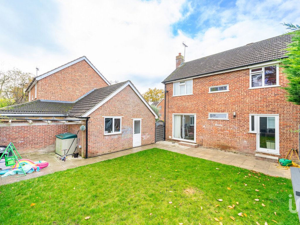 4 bed detached house for sale in Pynchbek, Bishop's Stortford CM23, £540,000