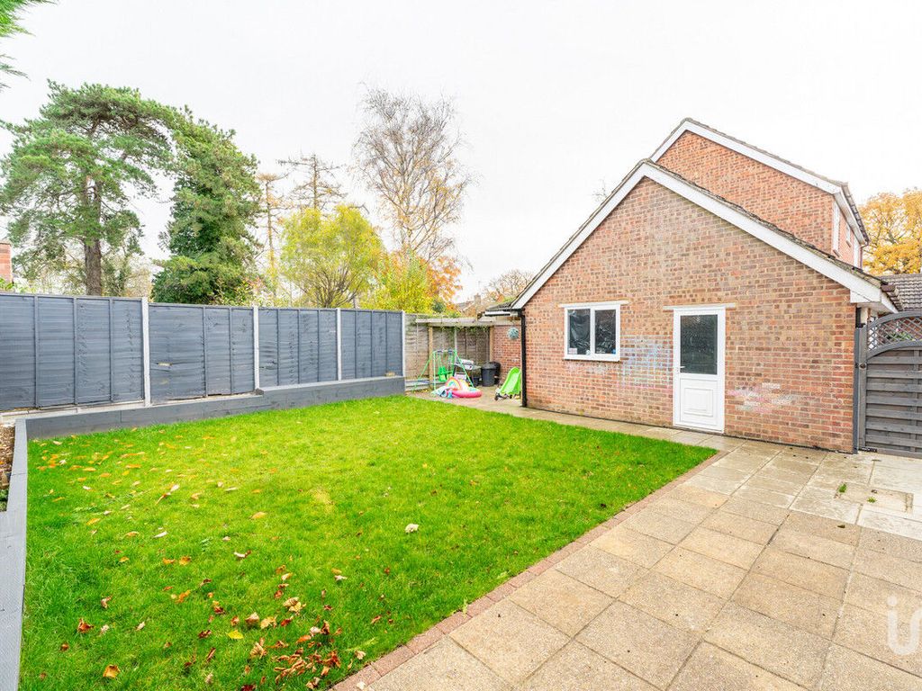 4 bed detached house for sale in Pynchbek, Bishop's Stortford CM23, £540,000