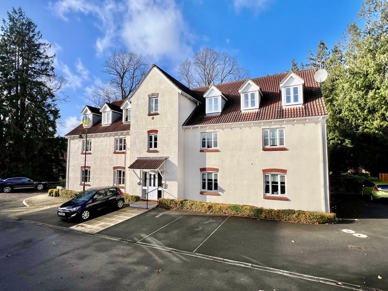 2 bed flat for sale in Grenville View, Cotford St. Luke, Taunton TA4, £167,500