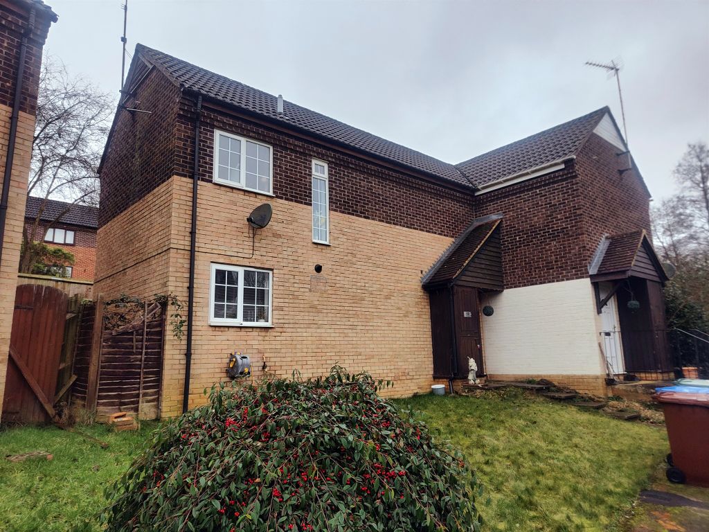 3 bed semi-detached house for sale in The Camellias, Banbury OX16, £225,000