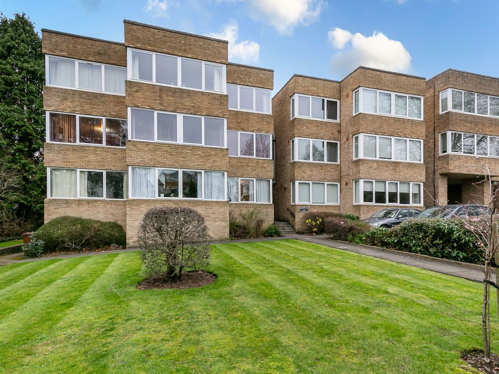 1 bed flat for sale in Meopham Court, 23 Beckenham Grove, Bromley BR2, £260,000