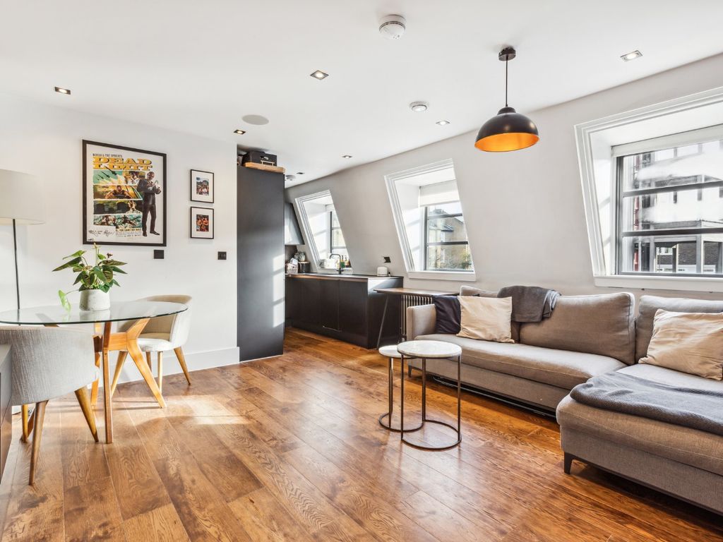 1 bed flat for sale in Old Town, London SW4, £585,000