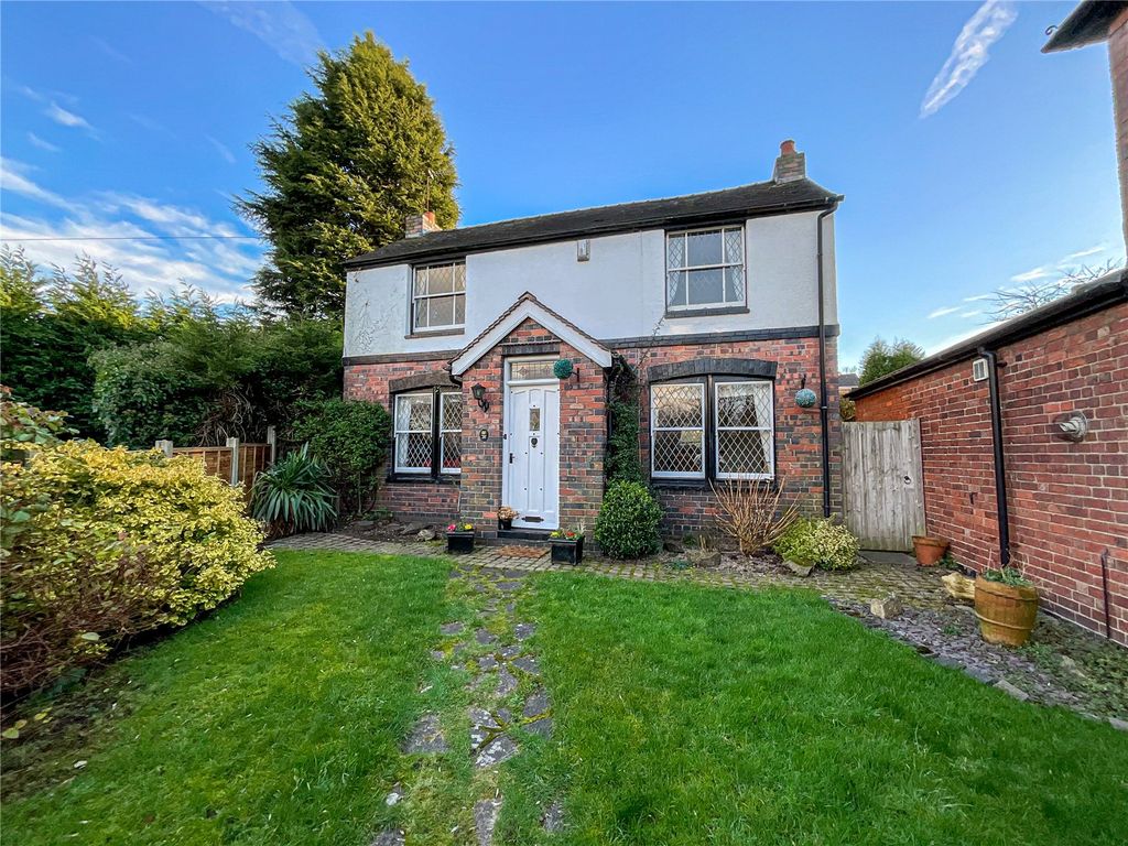 3 bed detached house for sale in Glascote Road, Tamworth, Staffordshire B77, £289,950