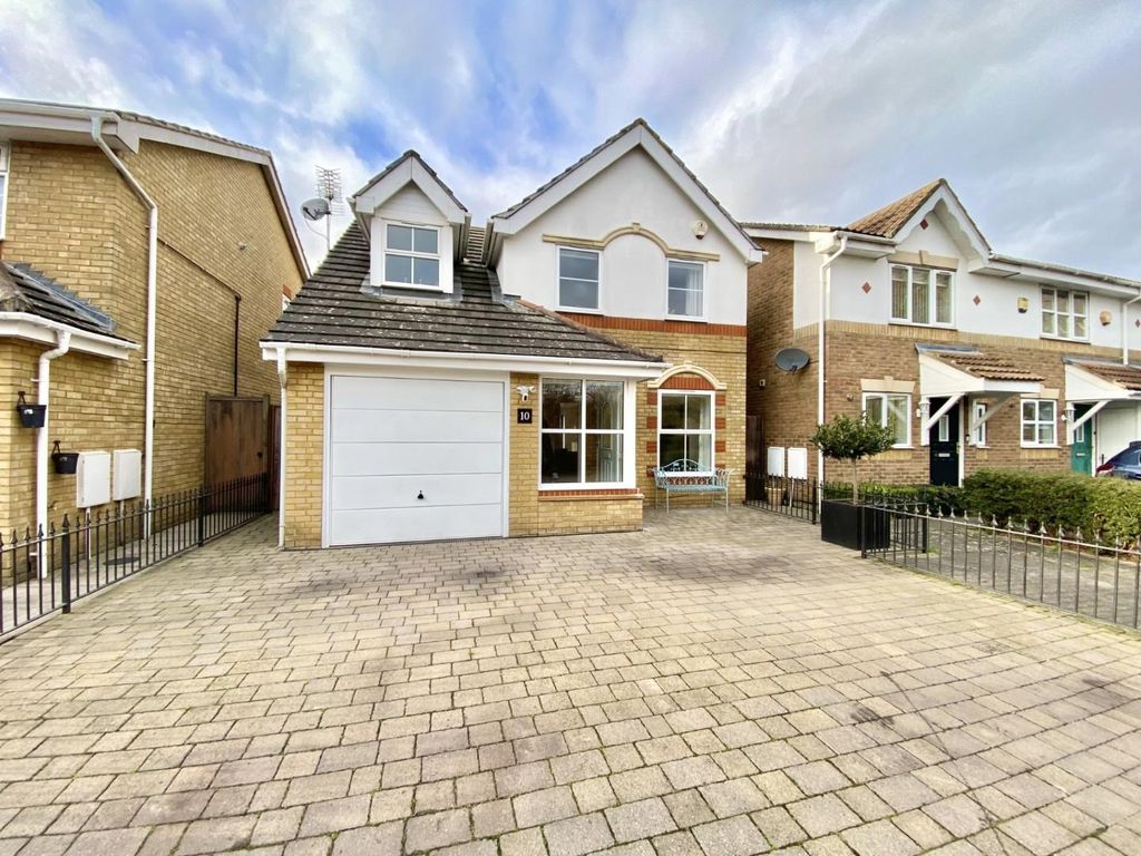 3 bed detached house for sale in Binstead Close, Hayes UB4, £614,950