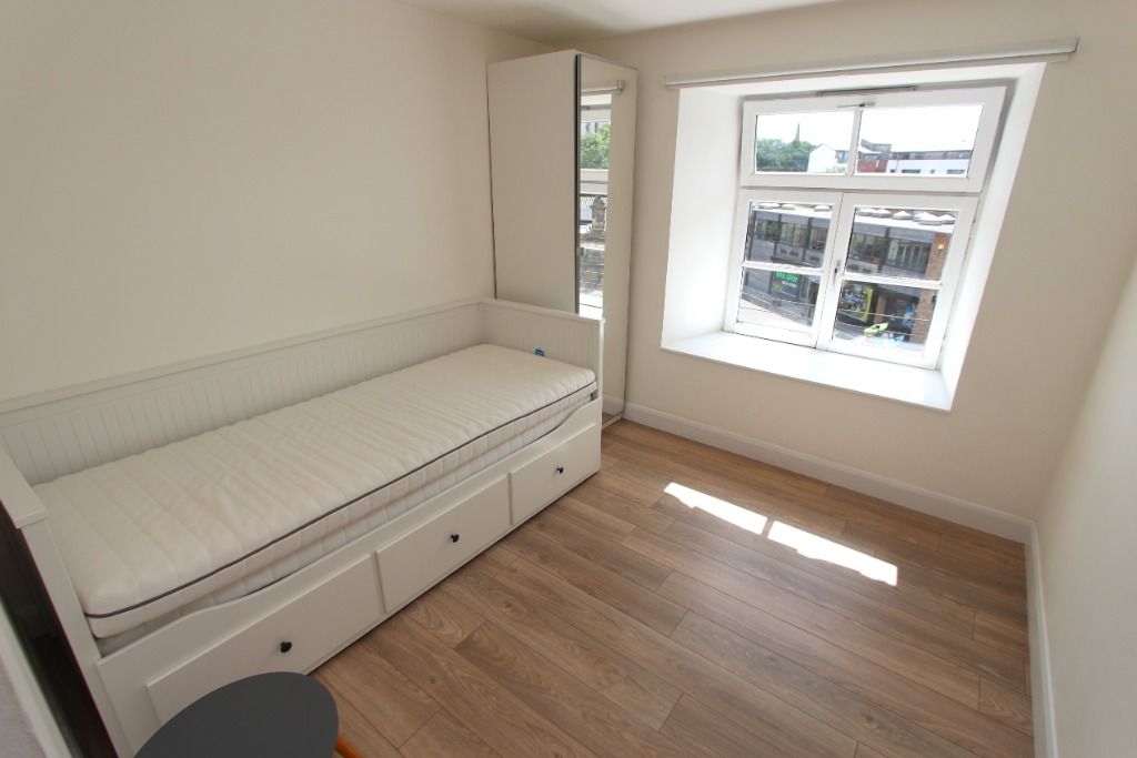 2 bed flat to rent in Commercial Street, Leith, Edinburgh EH6, £1,350 pcm