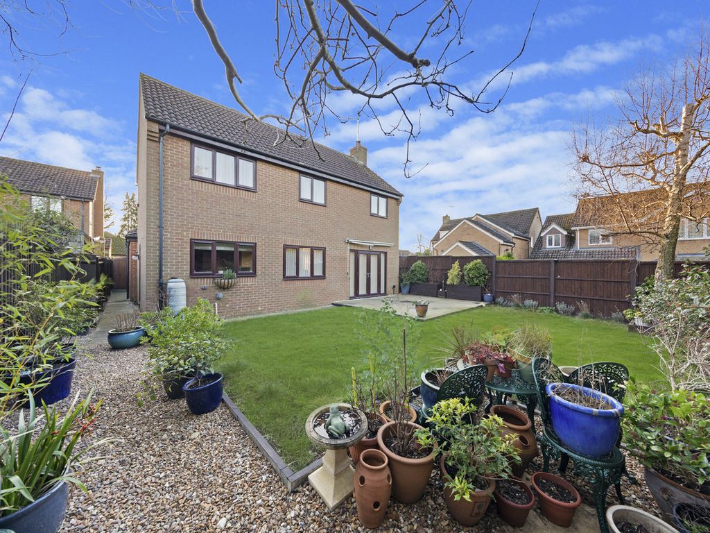 4 bed detached house for sale in Constable Drive, Barton Seagrave NN15, £450,000