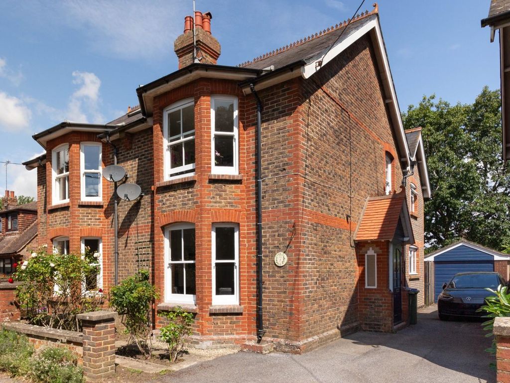 3 bed property for sale in Park Road, Henfield BN5, £695,000