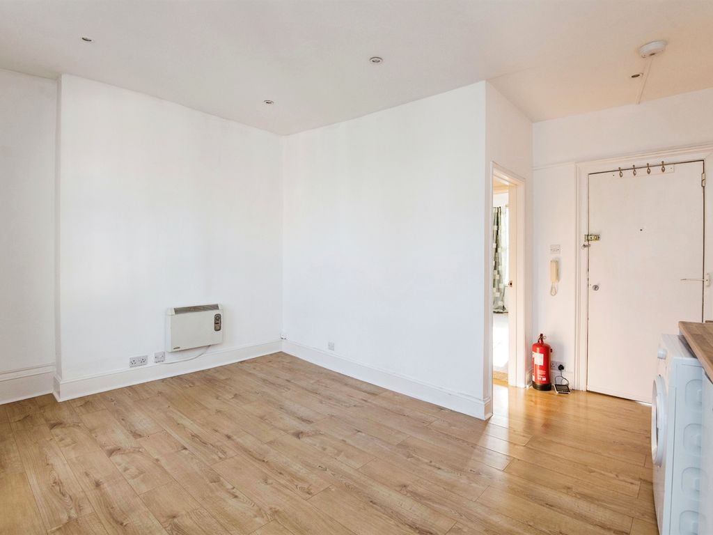 1 bed flat for sale in Iron Bridge, Exeter EX4, £130,000